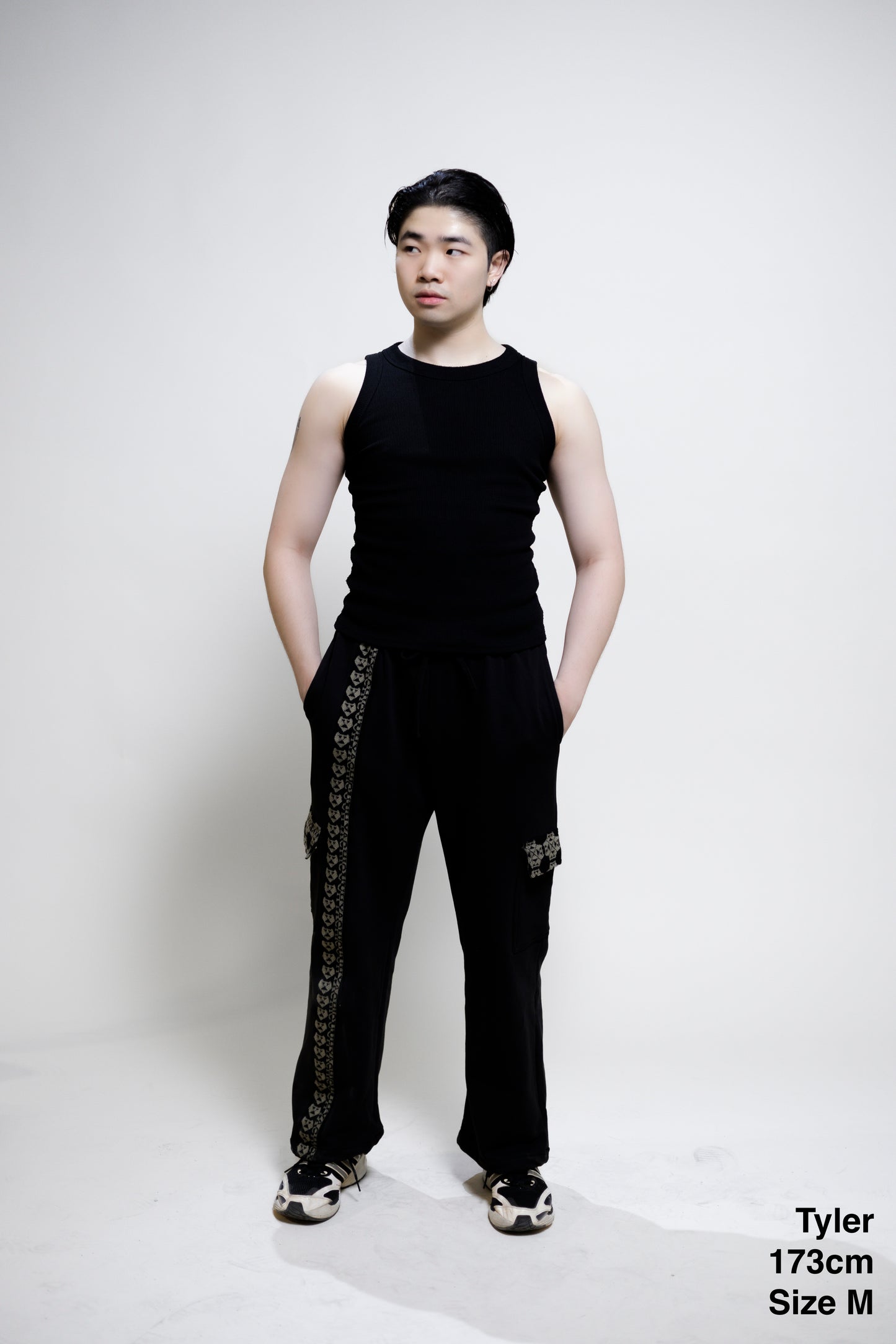 Envoltura Cargo Sweatpants (Jet Black)