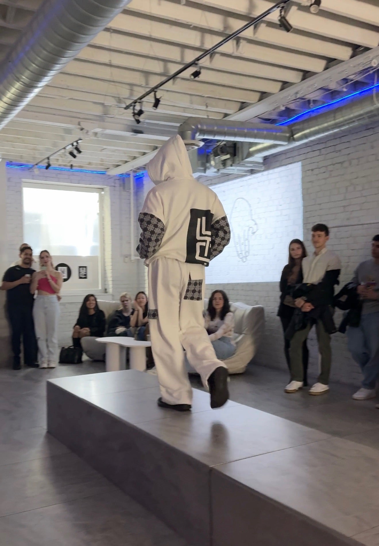 Cresta Hoodie (Pearl White)