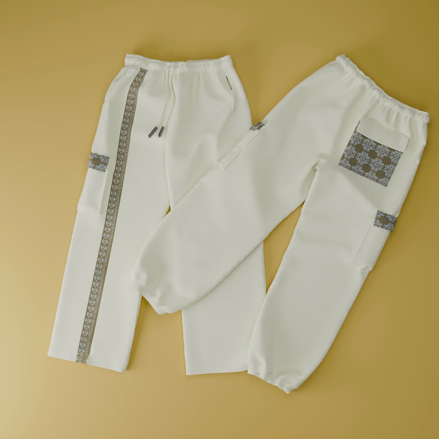 Envoltura Cargo Sweatpants (Pearl White)